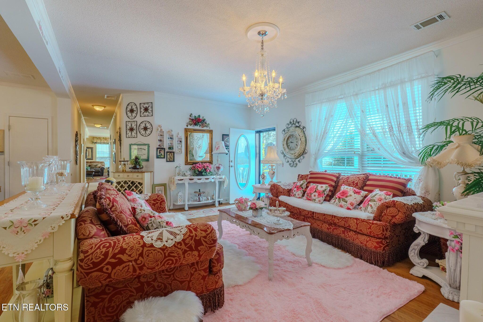 Image 2: 3-web-or-mls-DSC05472-HDR