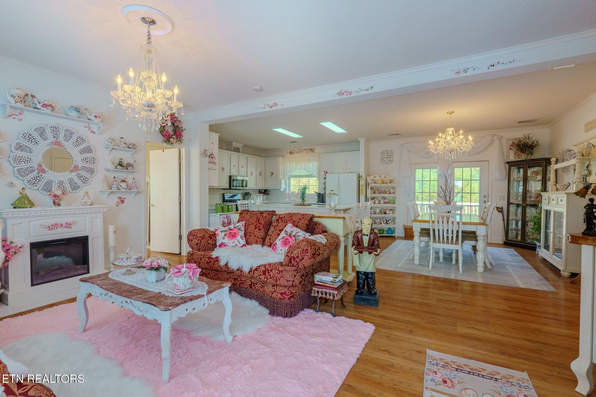 Image 3: 4-web-or-mls-DSC05497-HDR