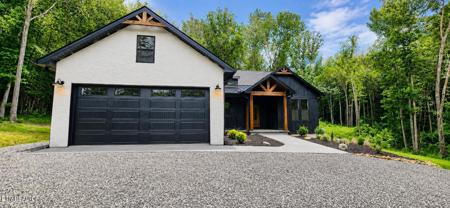 908 Evelyn Private Drive