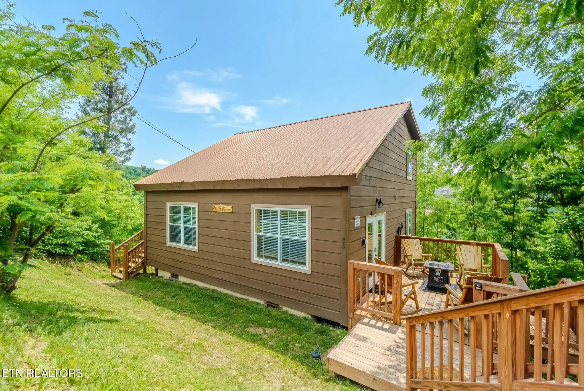 Image 1: 625 Pinecrest (4)