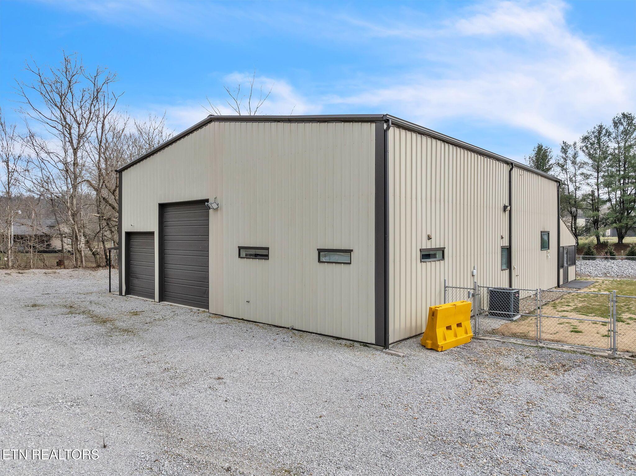 Image 3: 16-web-or-mls-9-web-or-mls-1988 Winona-1