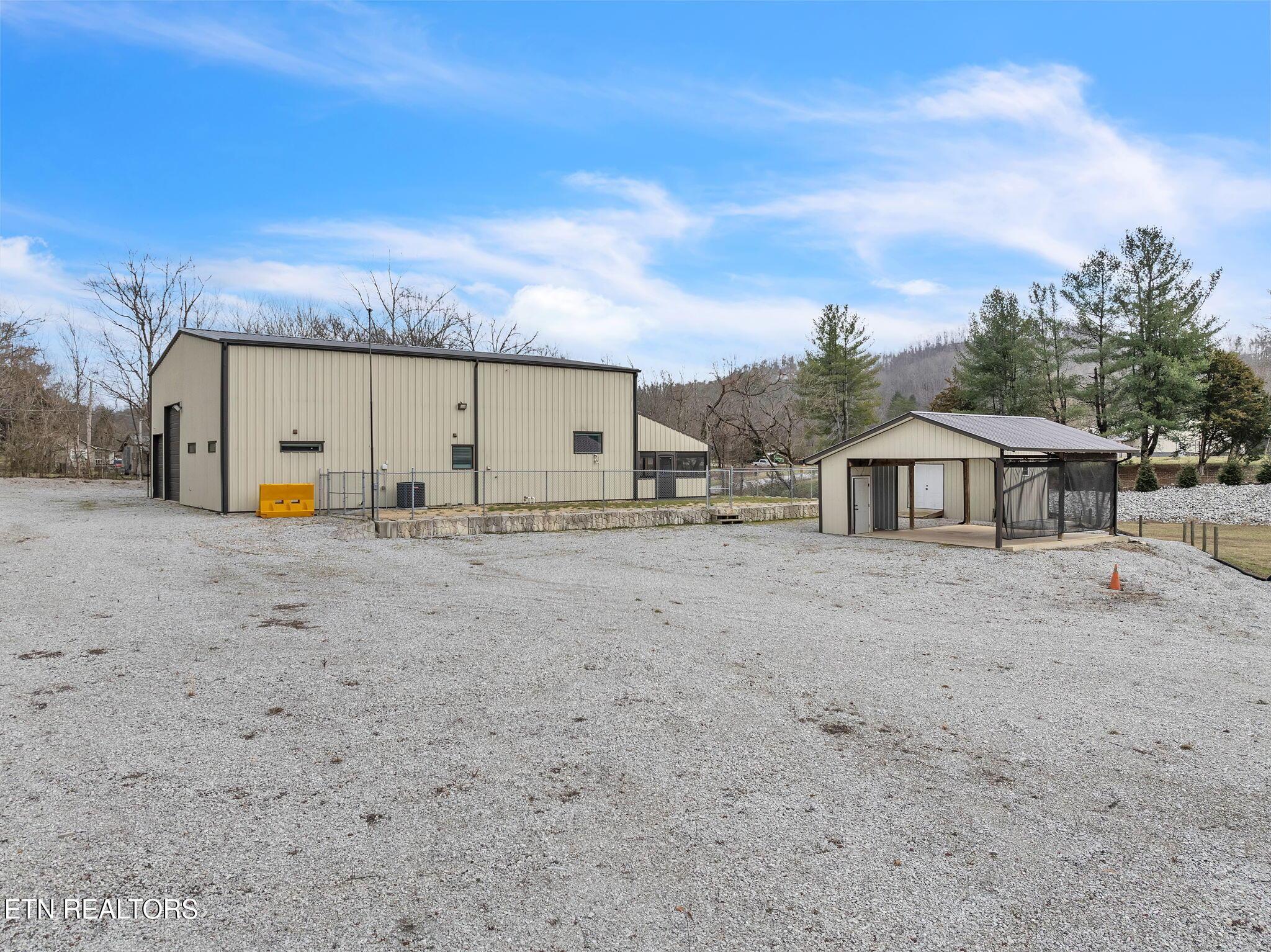 Image 4: 23-web-or-mls-16-web-or-mls-1988 Winona-