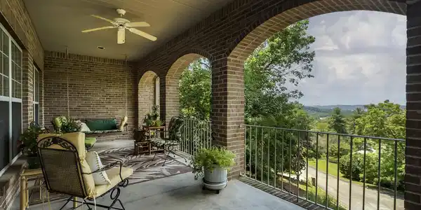 Image 3: 05_HighlanderWay_9600_FrontPorch01