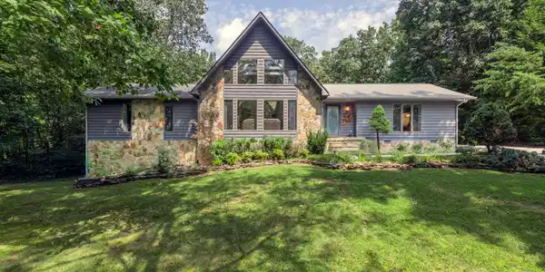 128 W Hills Court