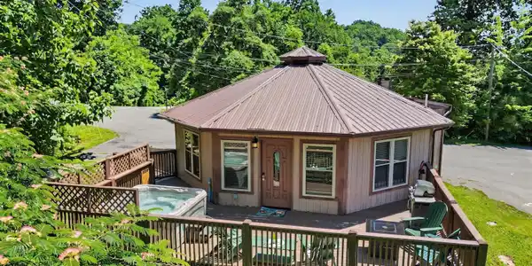 717 Valley View Lane