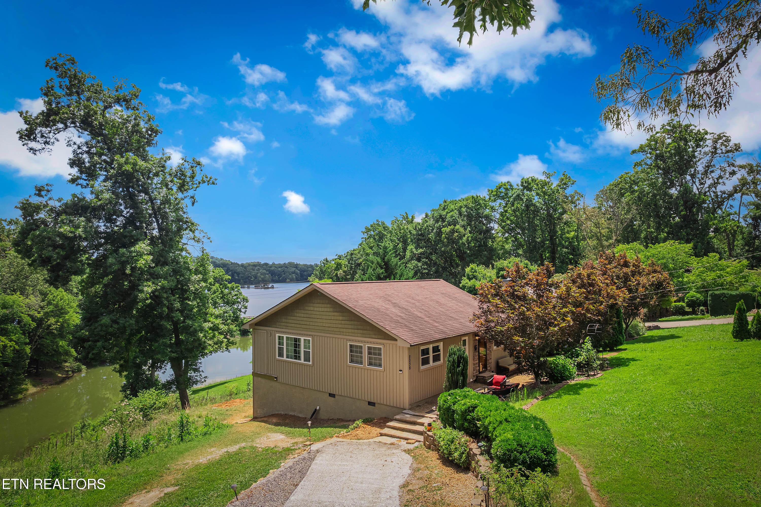 Image 2: 2038 glenbrook ln-1