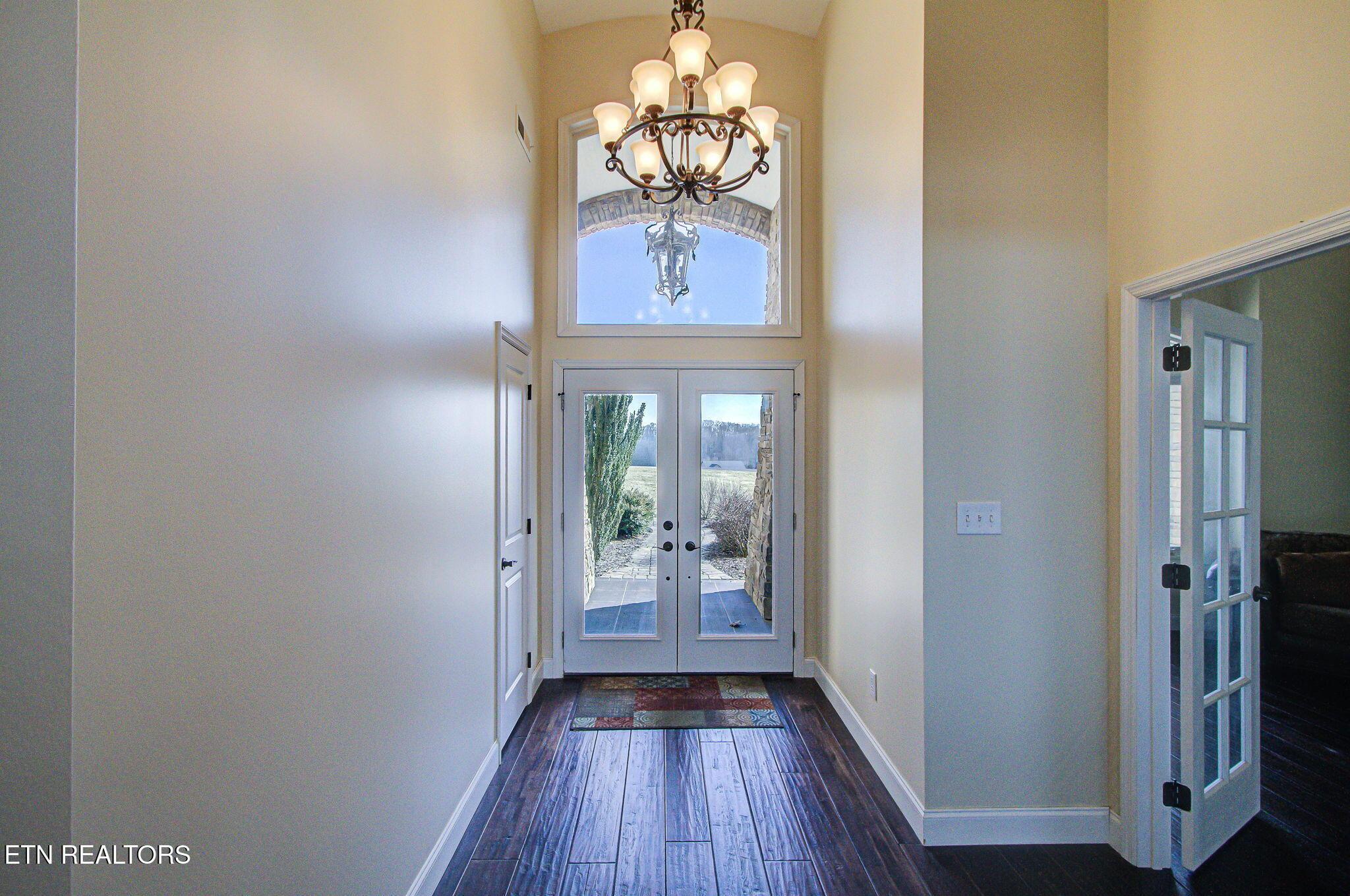 Image 4: Beautiful Entry