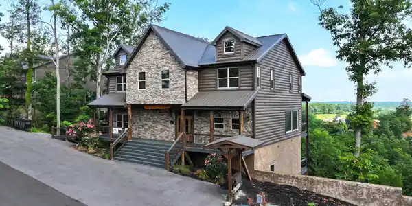1114 Woodland Trek Lane