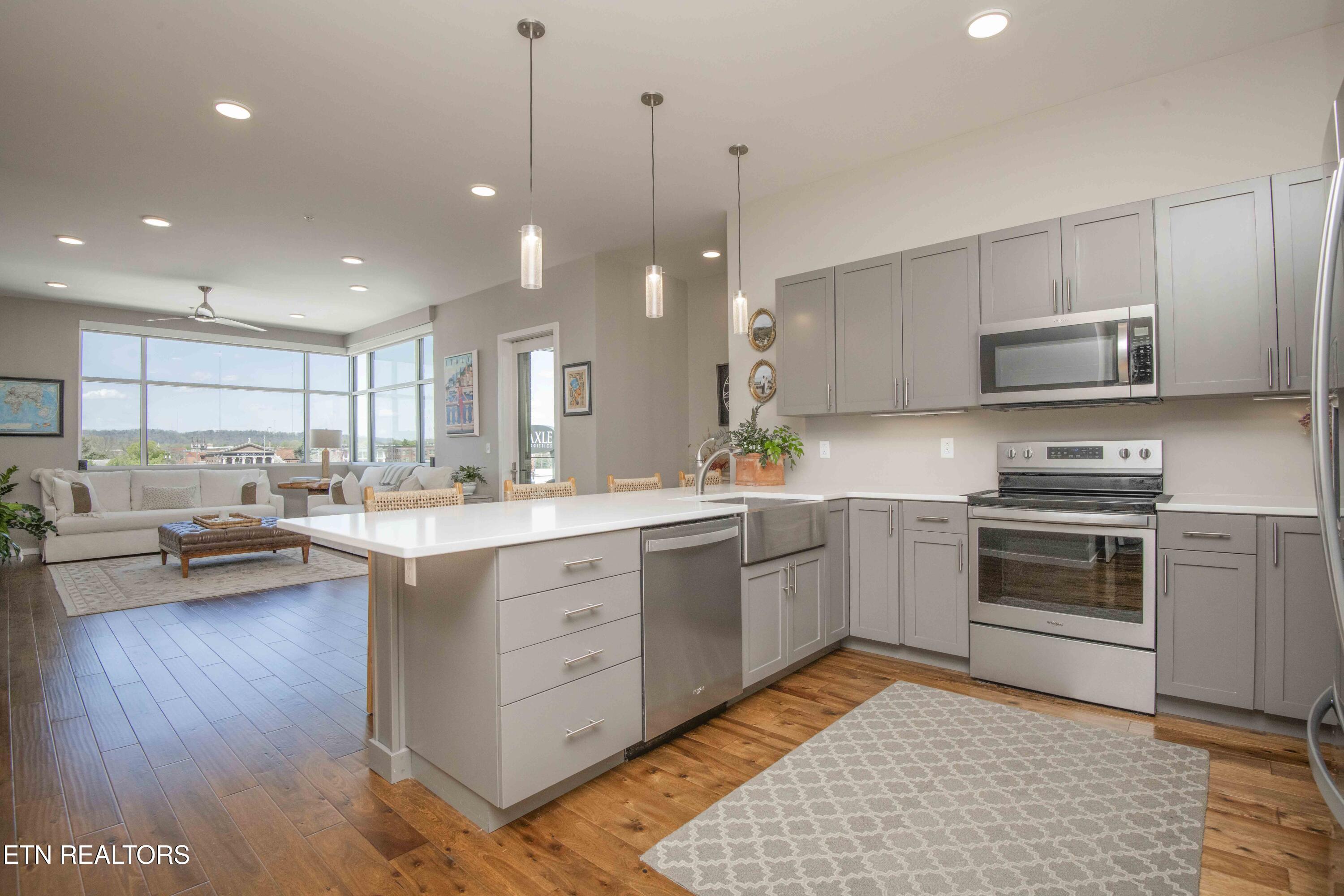 Image 2: 1 - EAT IN KITCHEN W/PRIMARY LIVING AREA