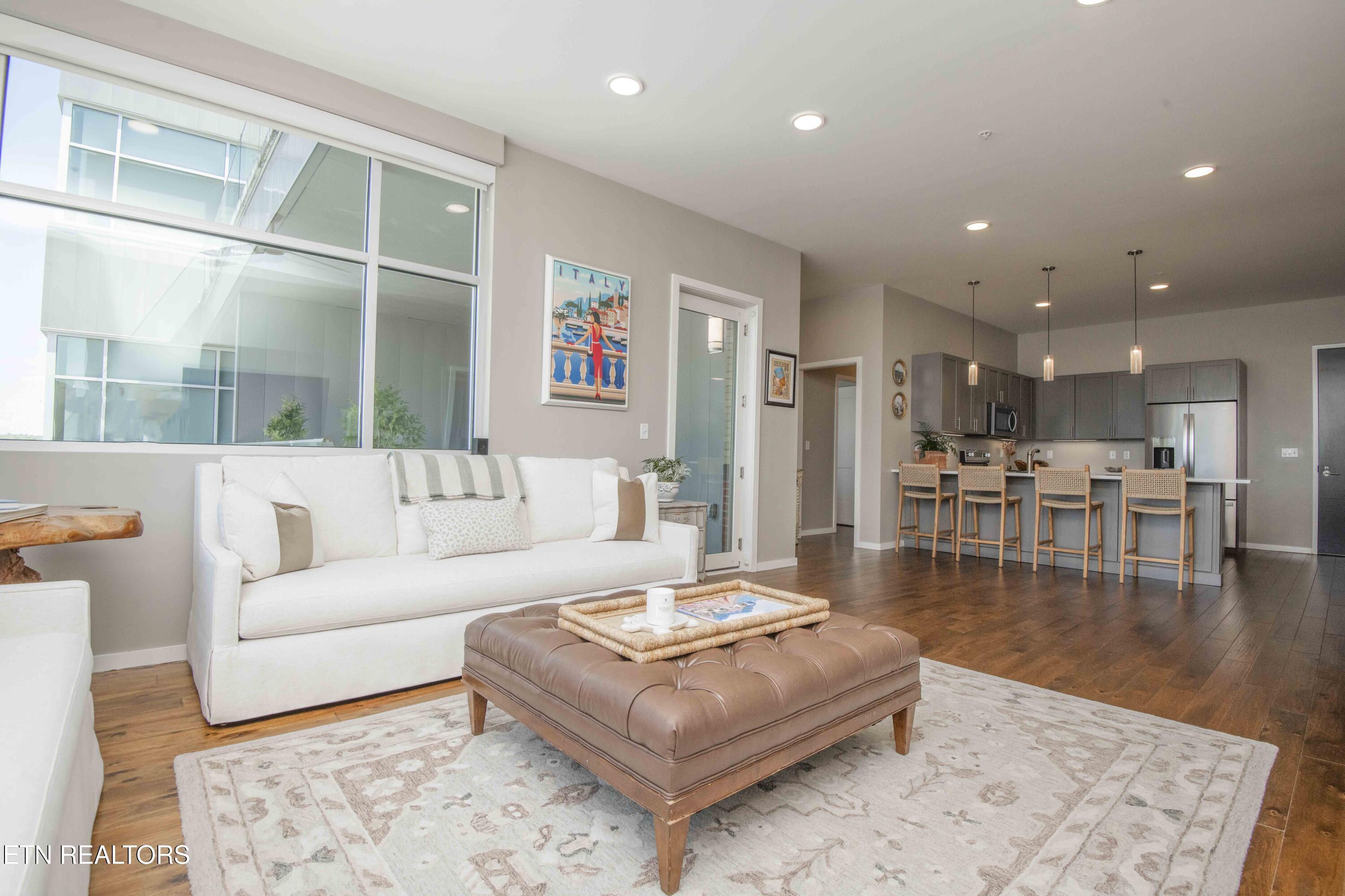 Image 4: 3 - DEN W/EXPANSIVE WINDOWS TO BALCONY