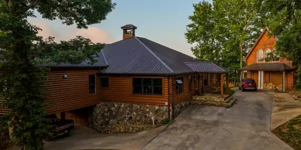Image 4: LakesideDrone-74