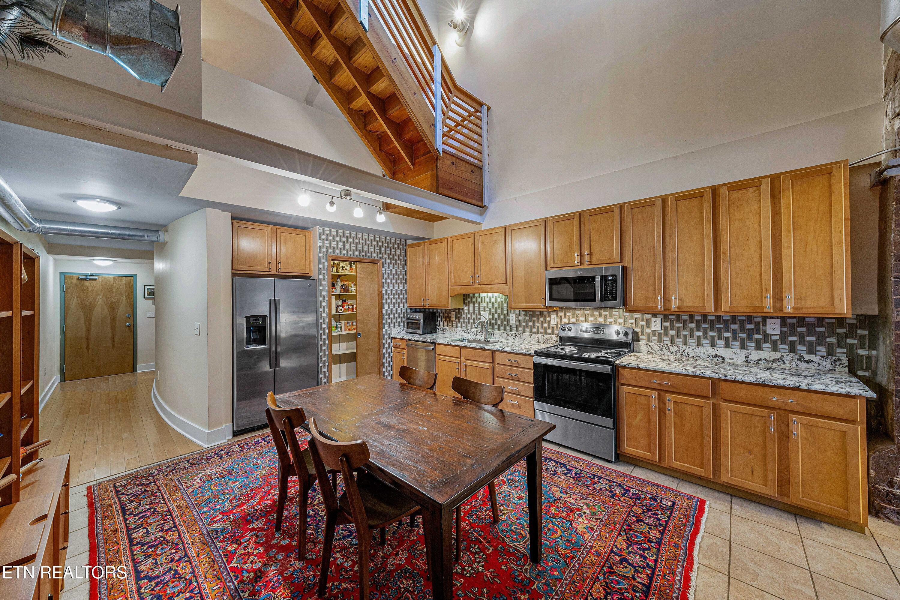 Image 4: Lerner Lofts - 403 S Gay St #206