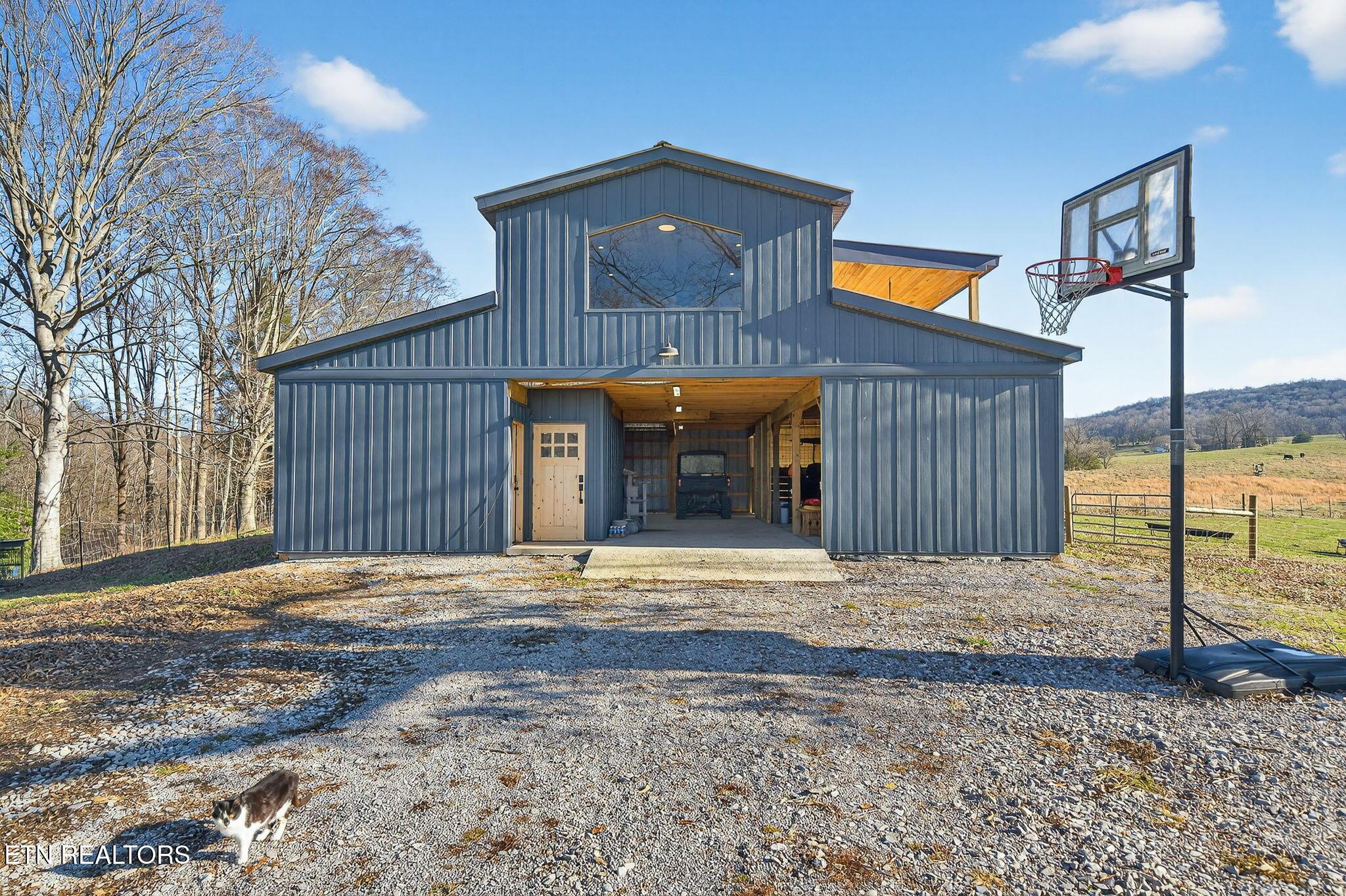 Image 1: 32-web-or-mls-8225 Red Hill Rd_095_TNPC