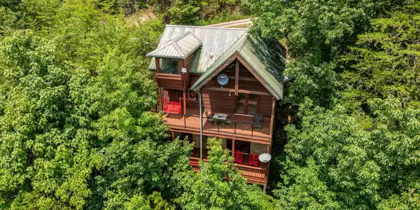 928 Falcon View Way