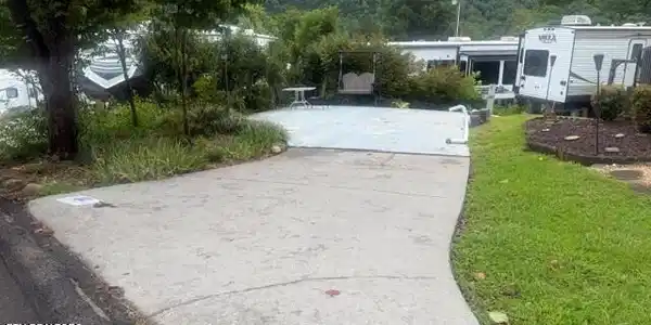 Image 2: Lot 32