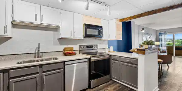 Image 3: Kitchen