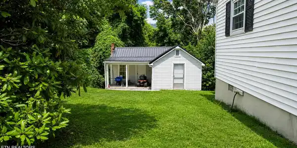 Image 4: Rose Hill Drive