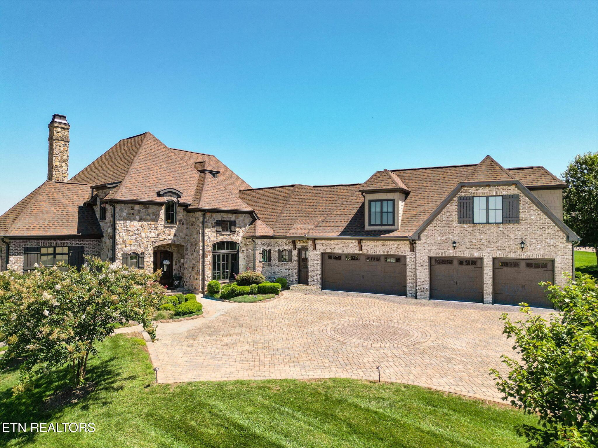 Image 2: 2-web-or-mls-002--FULL