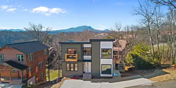 1568 Rainbow Ridge Way