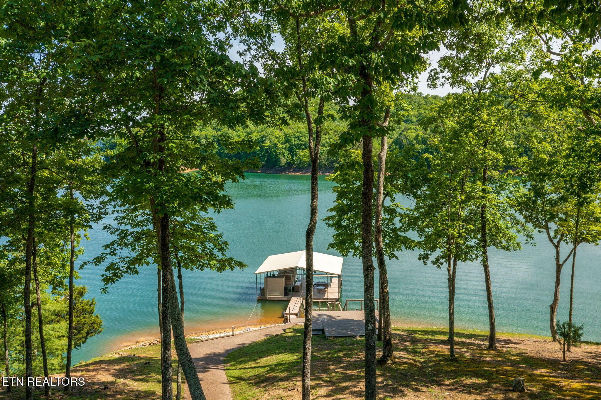 Image 2: Gentle water access!