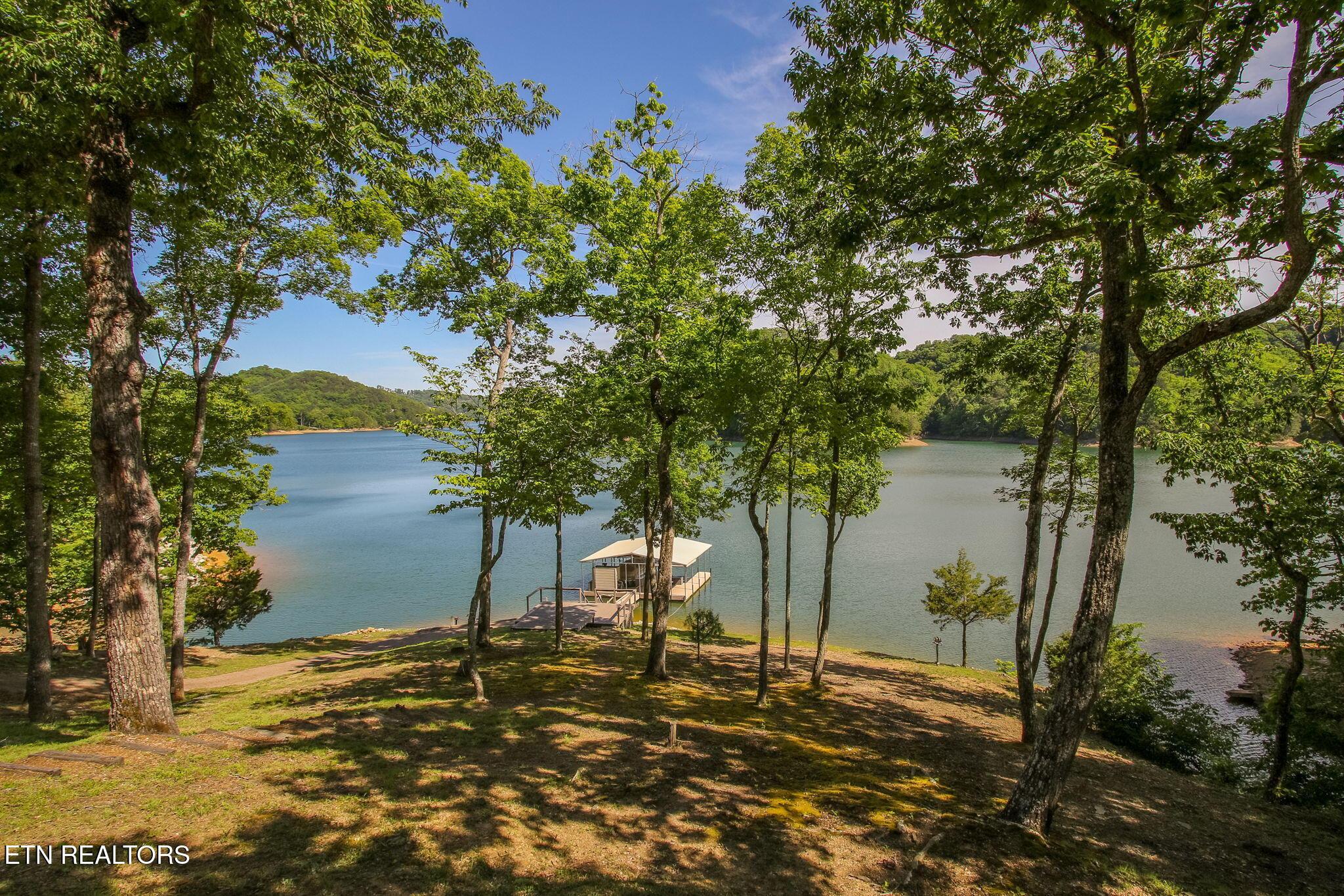 Image 3: Home to dock