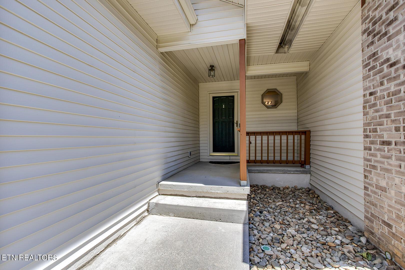 Image 2: 02_509 Cimarron Circle_FrontPorch