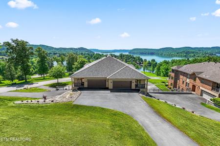 2432 Grand View Court