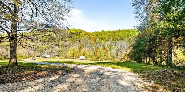 Image 4: gravel-driveway-norris-lake-acreage