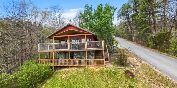 1725 Mountain View Court