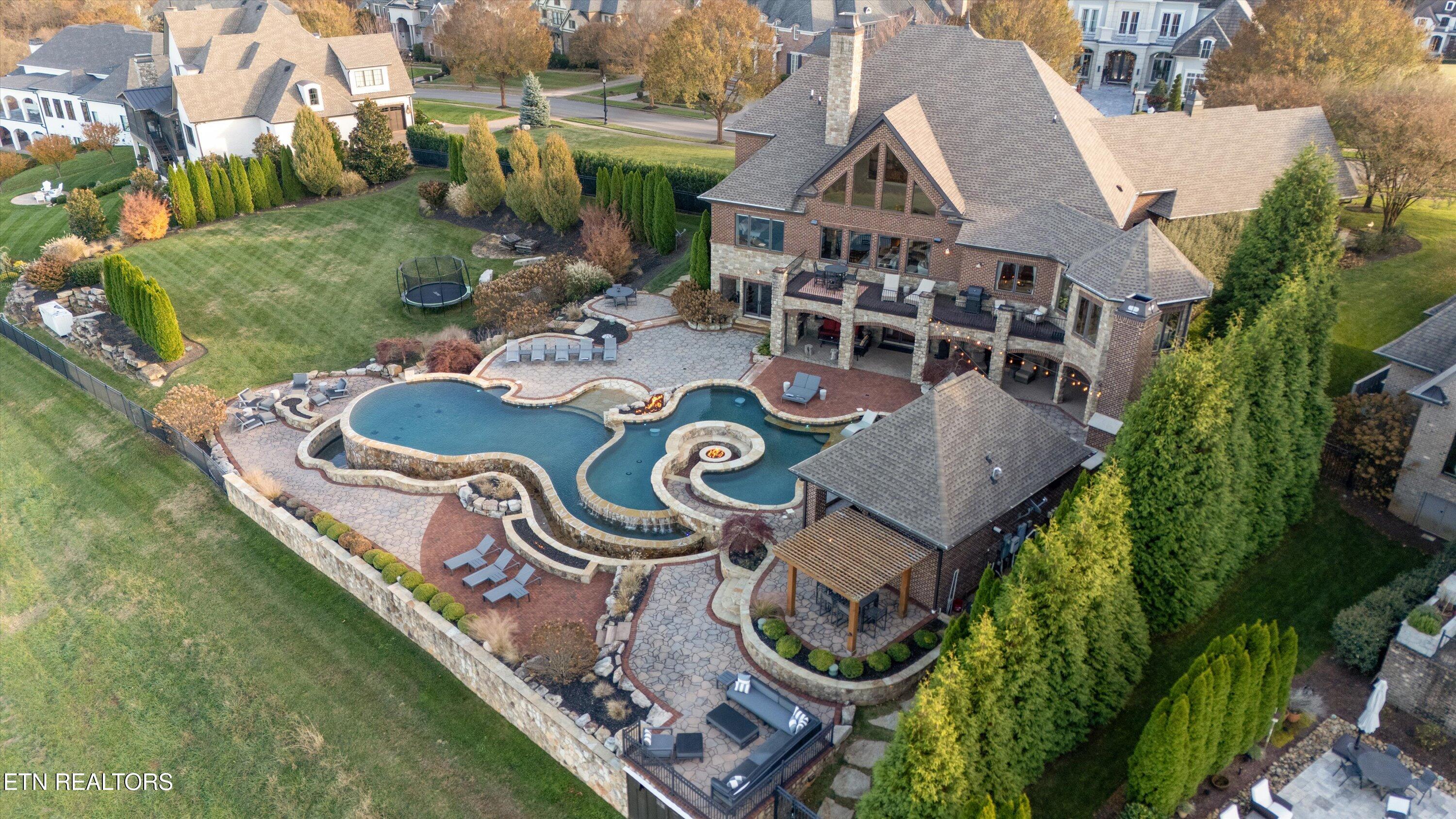 Image 4: 085-12767 Highwick Cir38