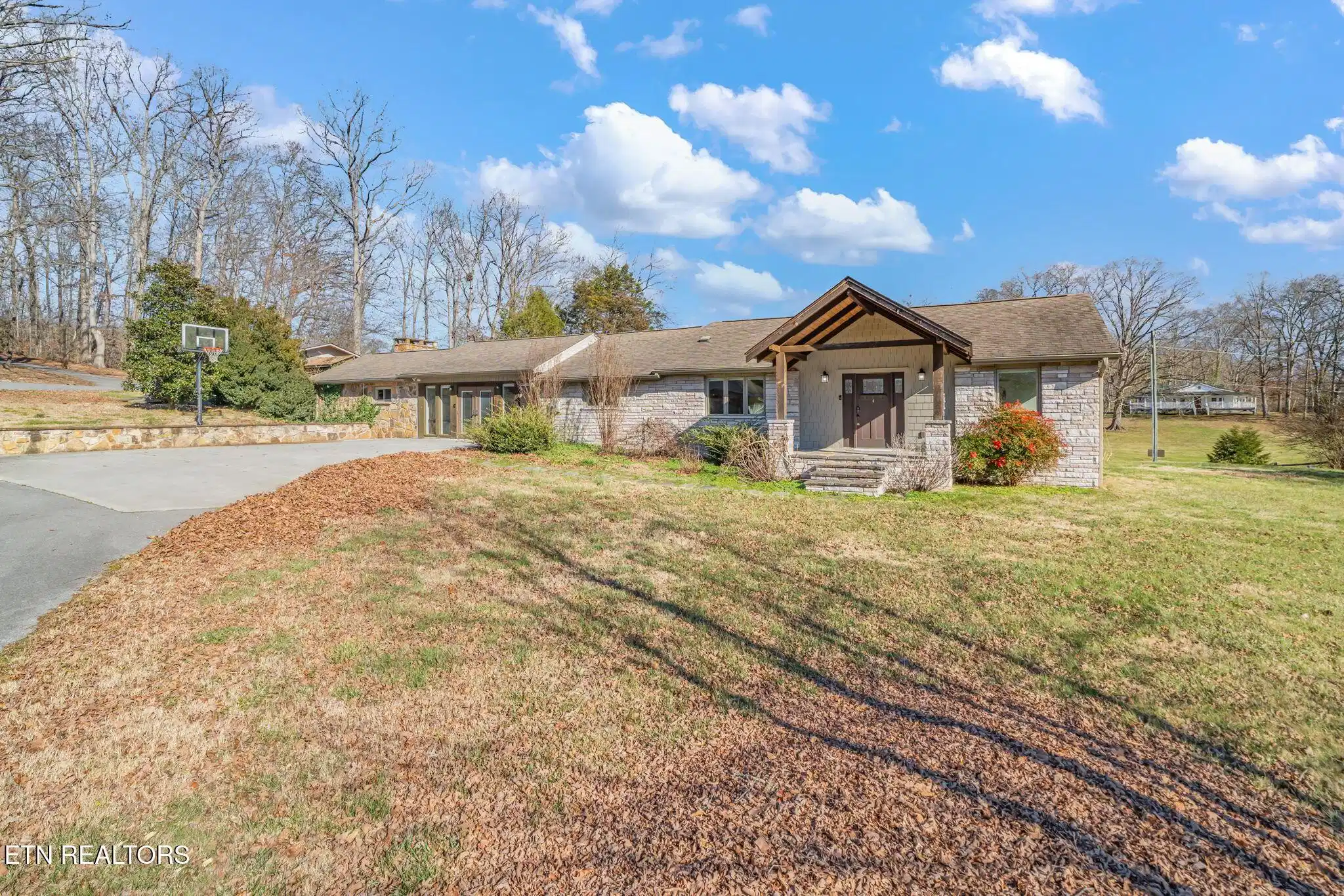 Image 1: 3-web-or-mls-617 Lewelling Road-43