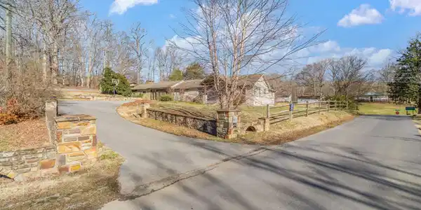 Image 3: 4-web-or-mls-617 Lewelling Road-44