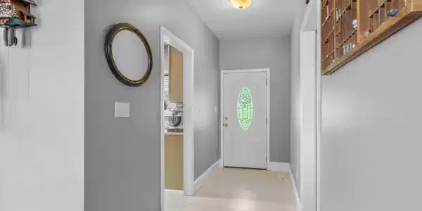 Image 4: Entryway