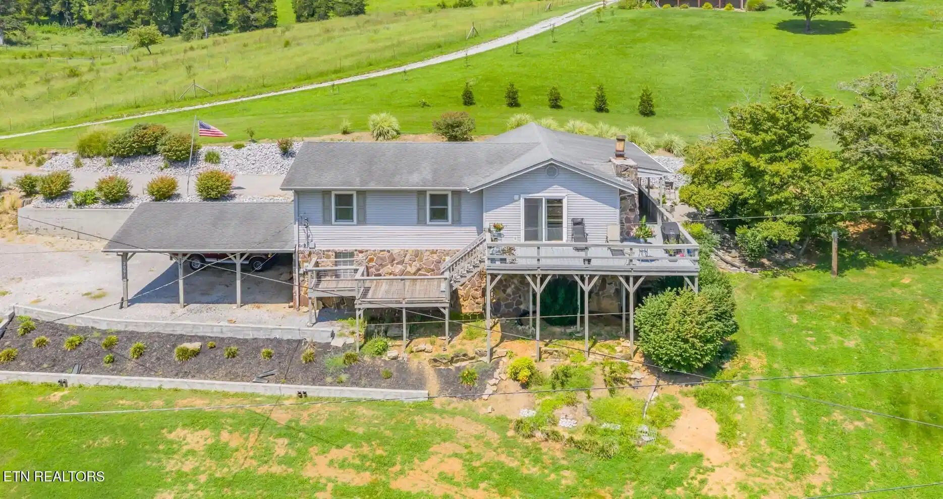Image 1: 80-web-or-mls-3091 Dutch Valley Road-76