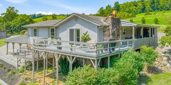 Image 2: 5-web-or-mls-3091 Dutch Valley Road-60