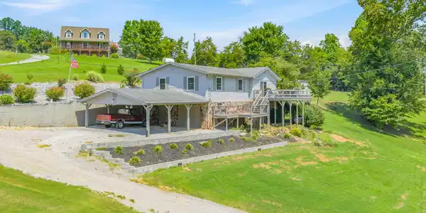 Image 3: 1-web-or-mls-3091 Dutch Valley Road-77