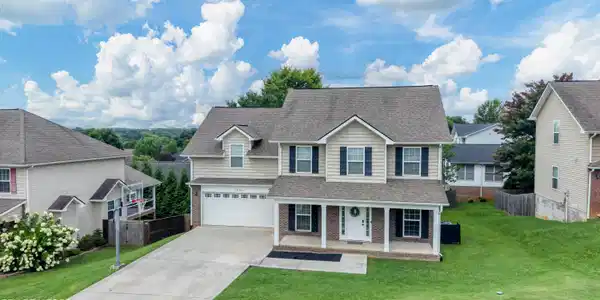 Image 2: 1004 Brooklyn Lane!
