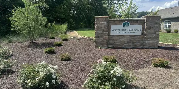 Image 4: Waterside Gardens Condominiums