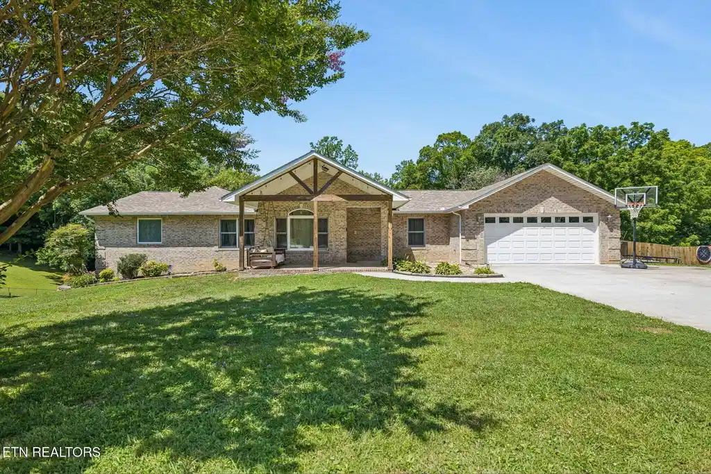 Image 1: 1-677 Twin Hills Ln - 001
