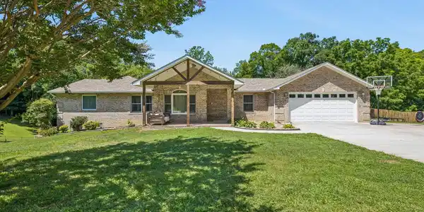 677 Twin Hills Lane