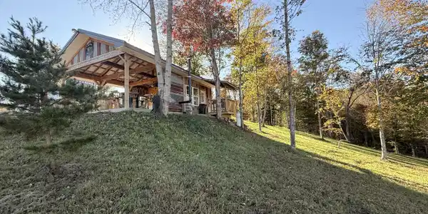 Image 2: Clubhouse