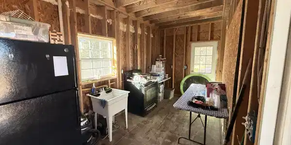 Image 4: Kitchen