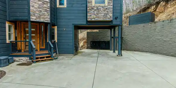 Image 2: 2