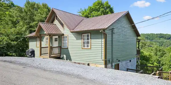 Image 2: 2-916 Hideaway Hills Cir - 004
