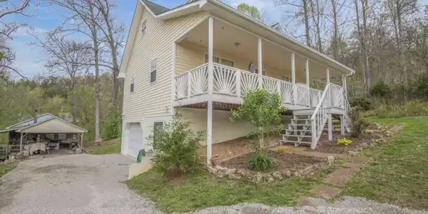 Image 3: exterior_1