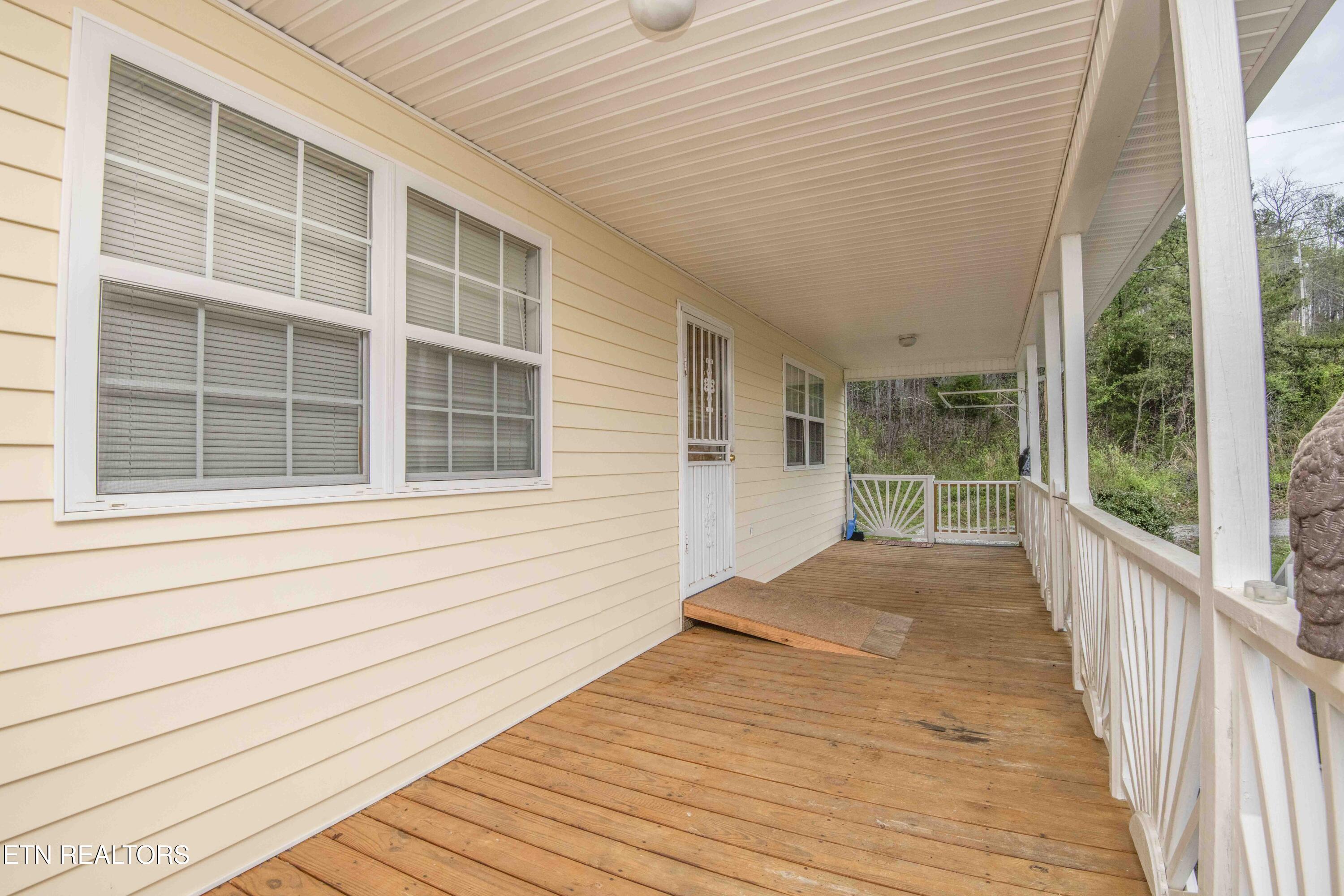 Image 4: porch 2_1
