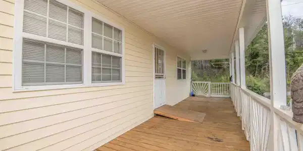 Image 4: porch 2_1