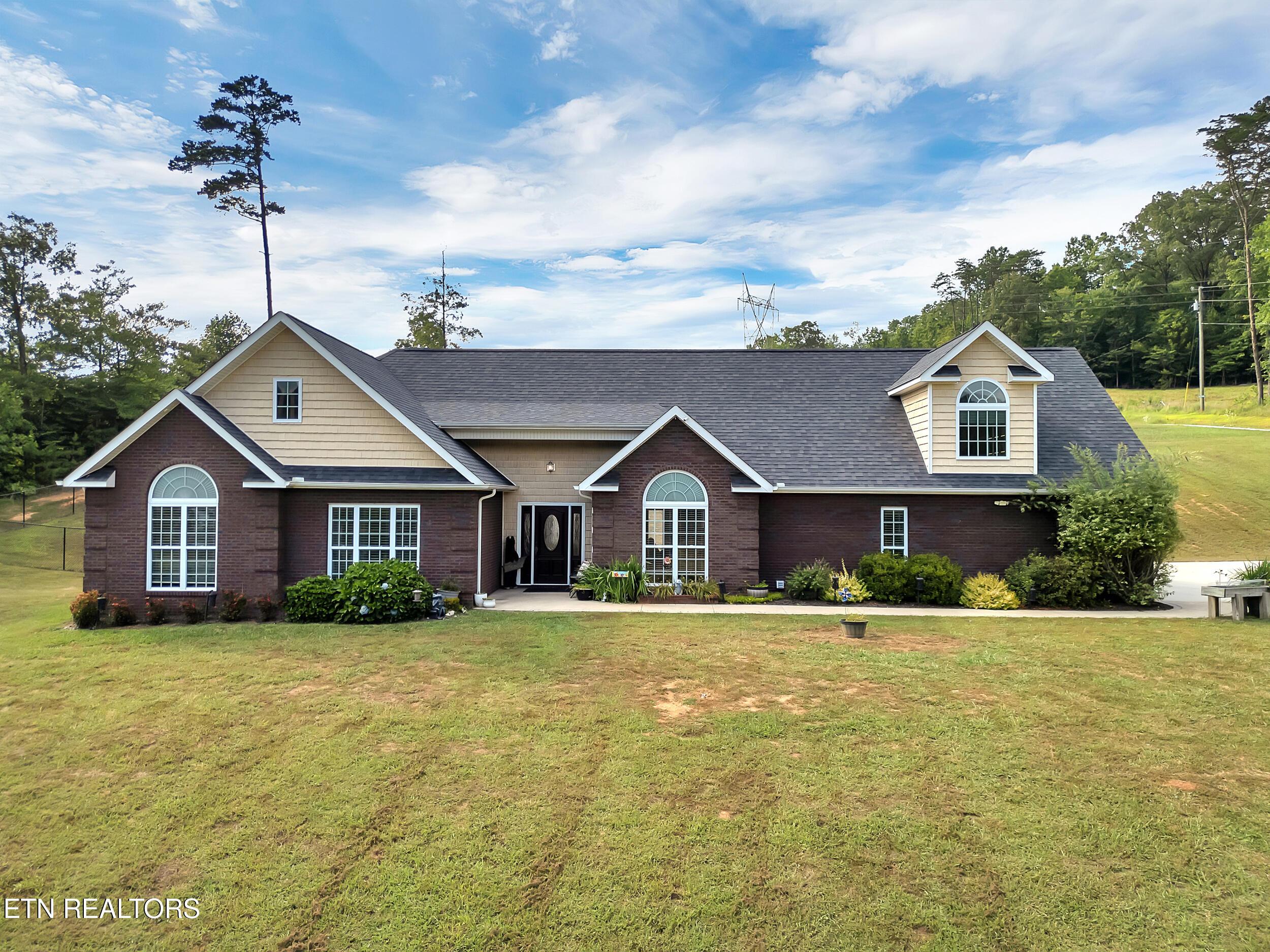 Image 1: 5728 Hickory Valley Rd Heiskell TN 37754
