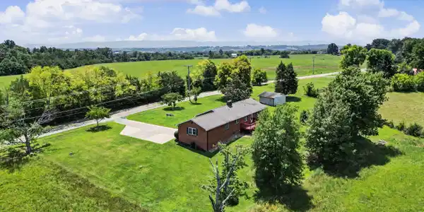 Image 3: 2.5 acres