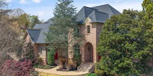 9007 Linksvue Drive